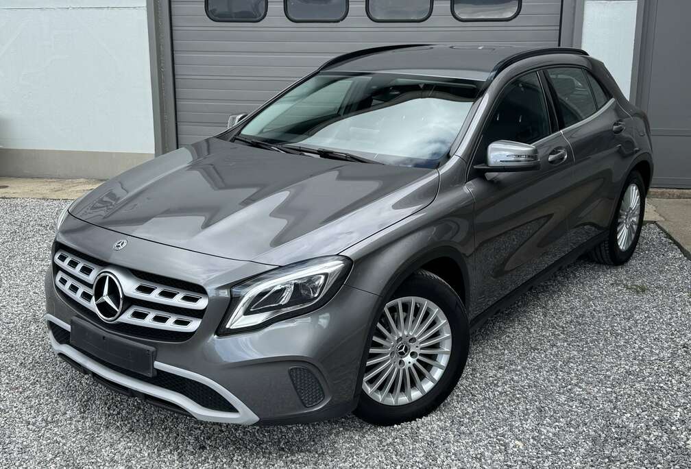 Mercedes-Benz GLA 180 // Camera // Auto koffer // 12m Garantie