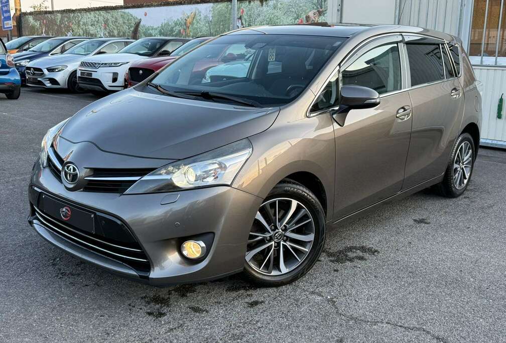 Toyota 1.6 D-4D Premium / 7 PLACES / PANO / CAMERA