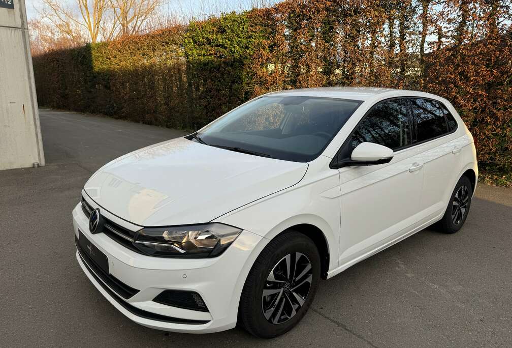 Volkswagen 1.0 TSI / CARPLAY / / NAV / / PDC /