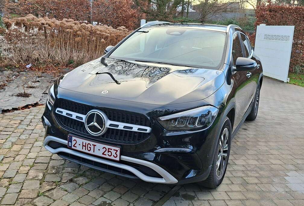 Mercedes-Benz GLA 180 Essential Line