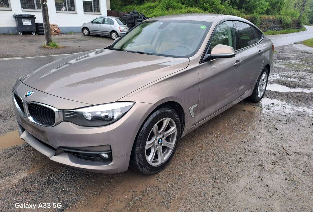 BMW Gran Turismo 320i