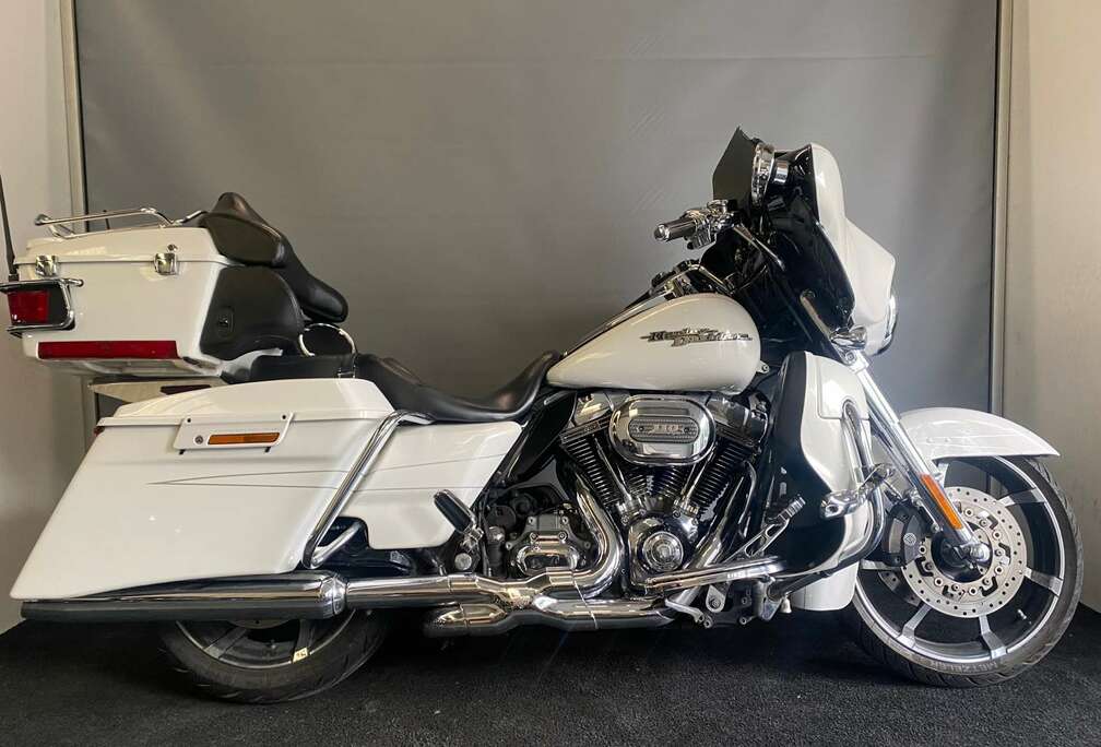 HARLEY DAVIDSON STREET GLIDE CVO***VERKOCHT***