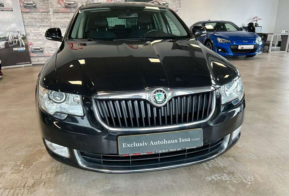 Skoda Combi Elegance*NAVI*LEDER*SHZ V+H*PDC*