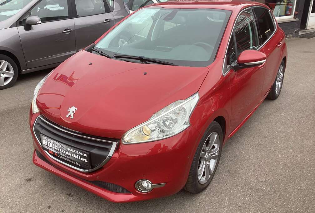 Peugeot 208 1.2i Style 65500KM