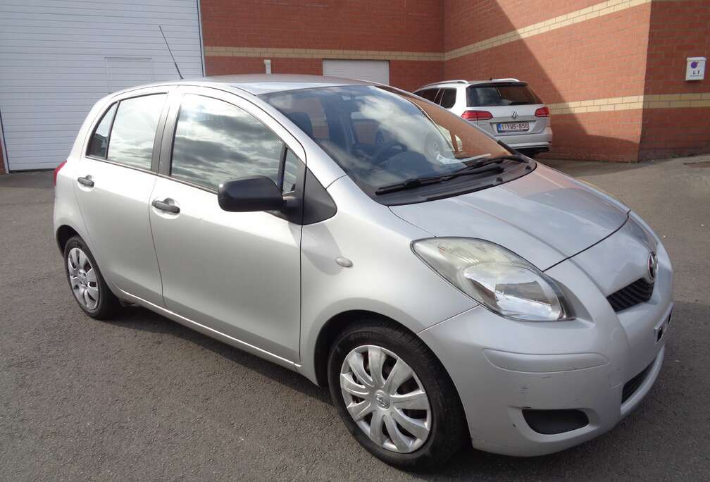 Toyota 1.4 D-4D Comfort DPF PRETE A IMMATRICULER