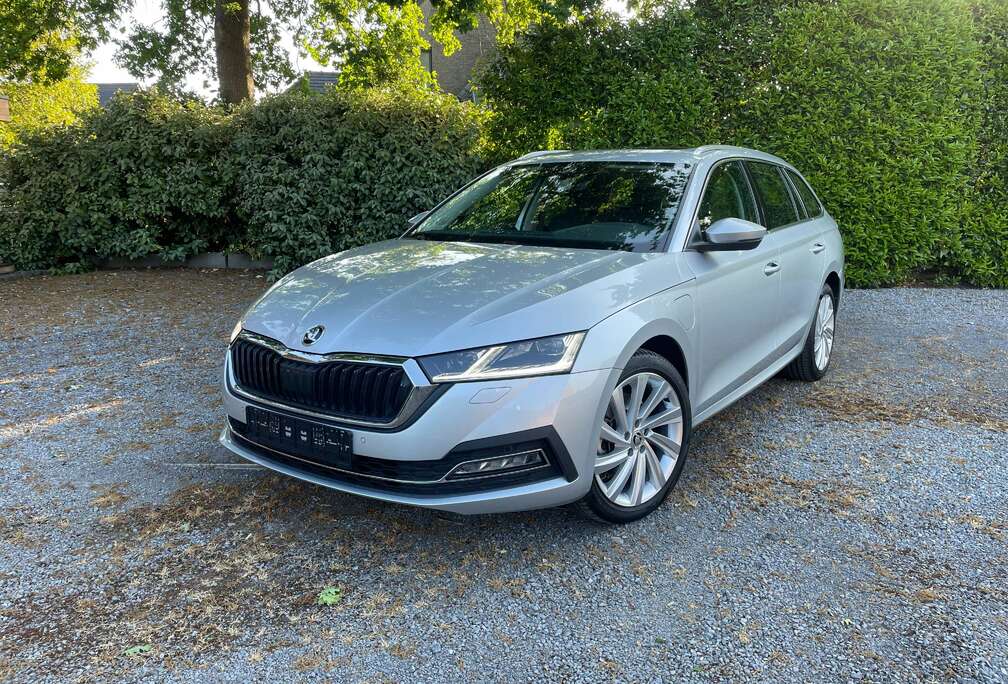 Skoda Octavia SW PHEV 1.4 TSI Style DSG/ Plug In/ PDC+cam / Carplay/ LED/ Frontassist/Laneassist/ Pano/ Zetelverwarming