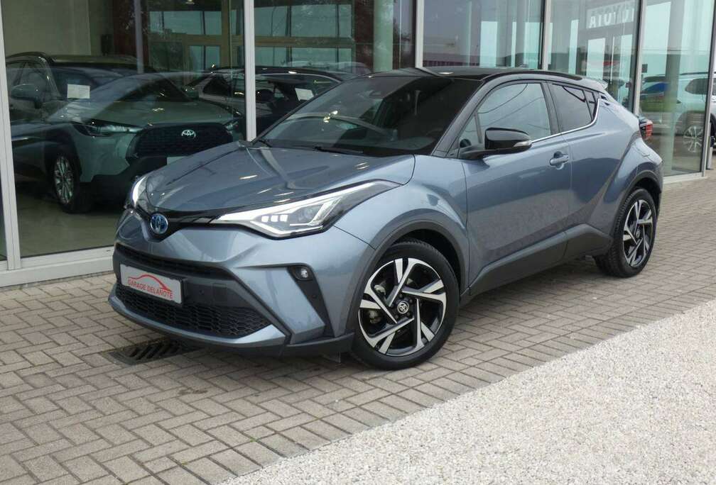 Toyota 1.8i HYBRID C-LUB +LED lampen +TREKHAAK +Dodehoek +Zetelverwarming +Parkeersensoren +Camera +GPS +Carplay