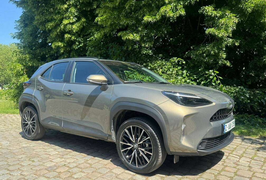 Toyota 1.5i HEV E-CVT DYNAMIC 18\