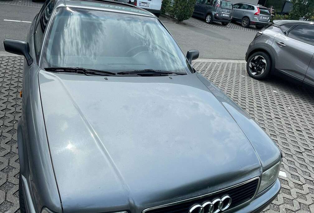 Audi Berline essence (moteur 2.0L, 116 cv),