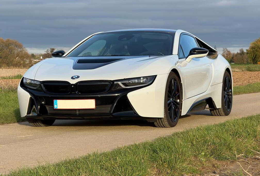 BMW i8 7.1 kWh PHEV (266 kW)