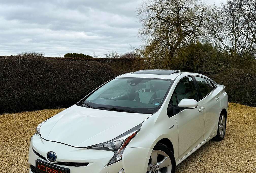 Toyota PHEV 1.8i VVT-i Premium HYBRID CVT FULL OPTIONS