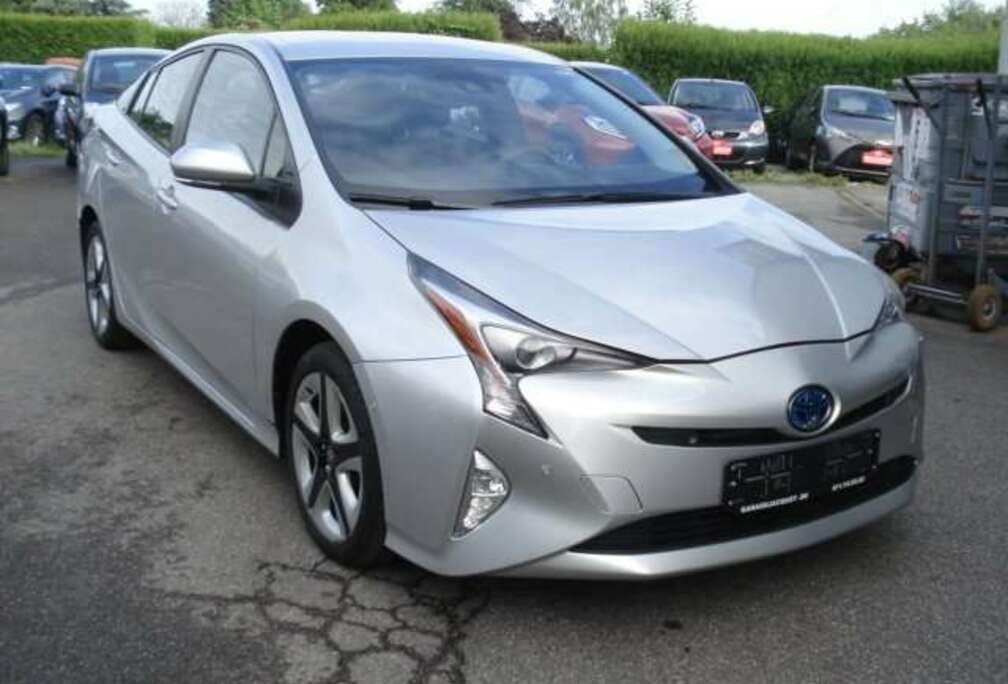 Toyota 1.8i VVT-i Hybrid Lounge CVT