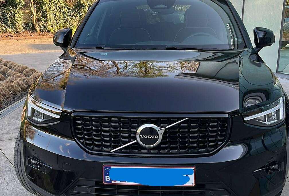 Volvo XC40 2.0 B3 MHEV Ultimate Dark Design DCT
