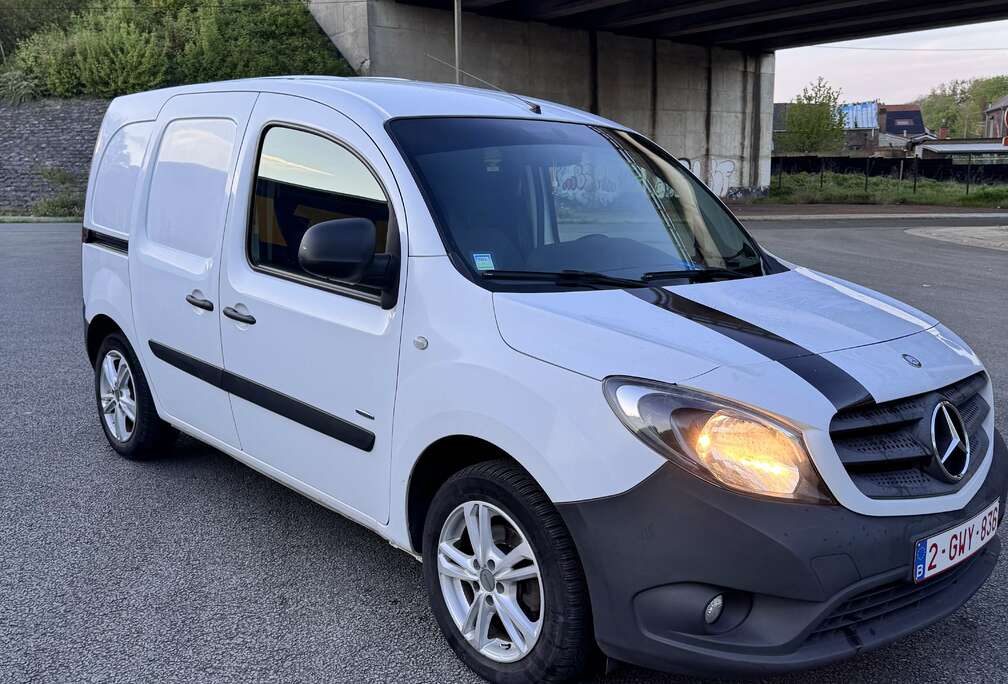 Mercedes-Benz 111 CDI BlueEFFICIENCY lang