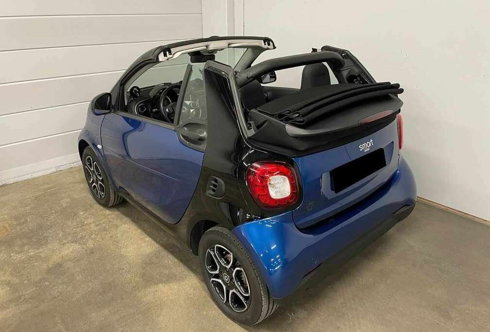 Smart Fortwo Cabrio EQ 17.6 kWh Comfort (EU6.2)