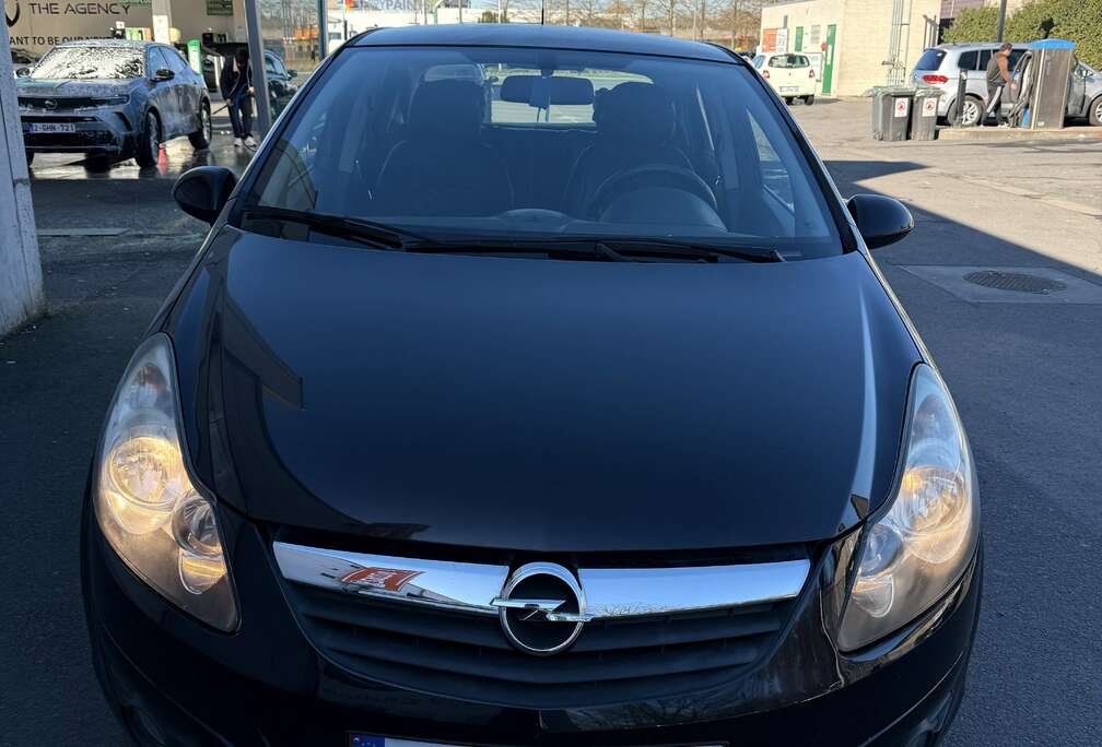 Opel 1.2i Black Edition