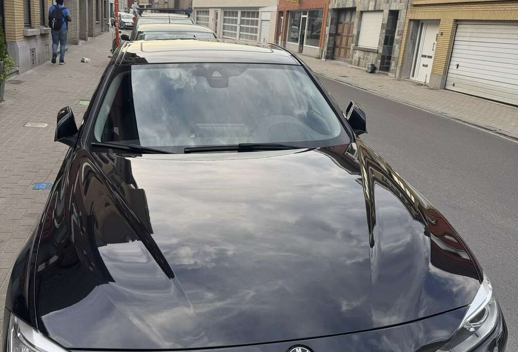 BMW Gran Turismo 320i