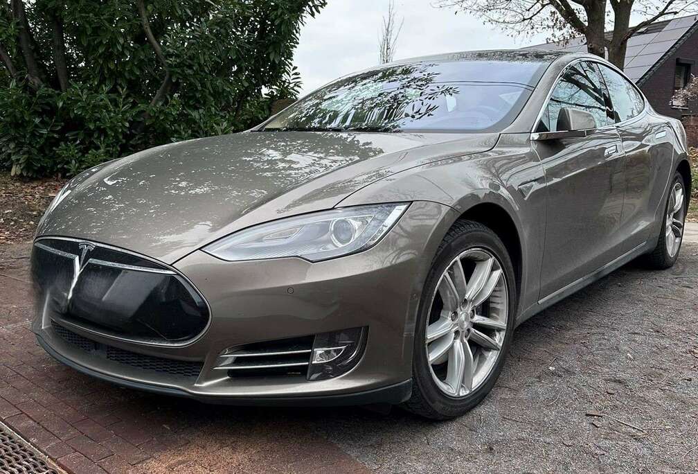 Tesla Model S 90 kWh Dual Motor