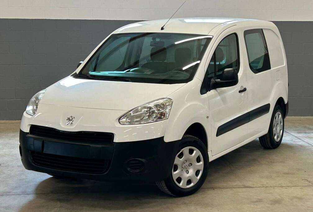Peugeot 1.6i L1H1 Confort 3 places Excellent état