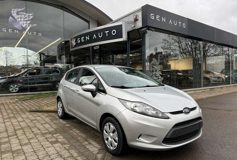 Ford 1.25i Titanium Airco * 12 MOIS GARANTIE *