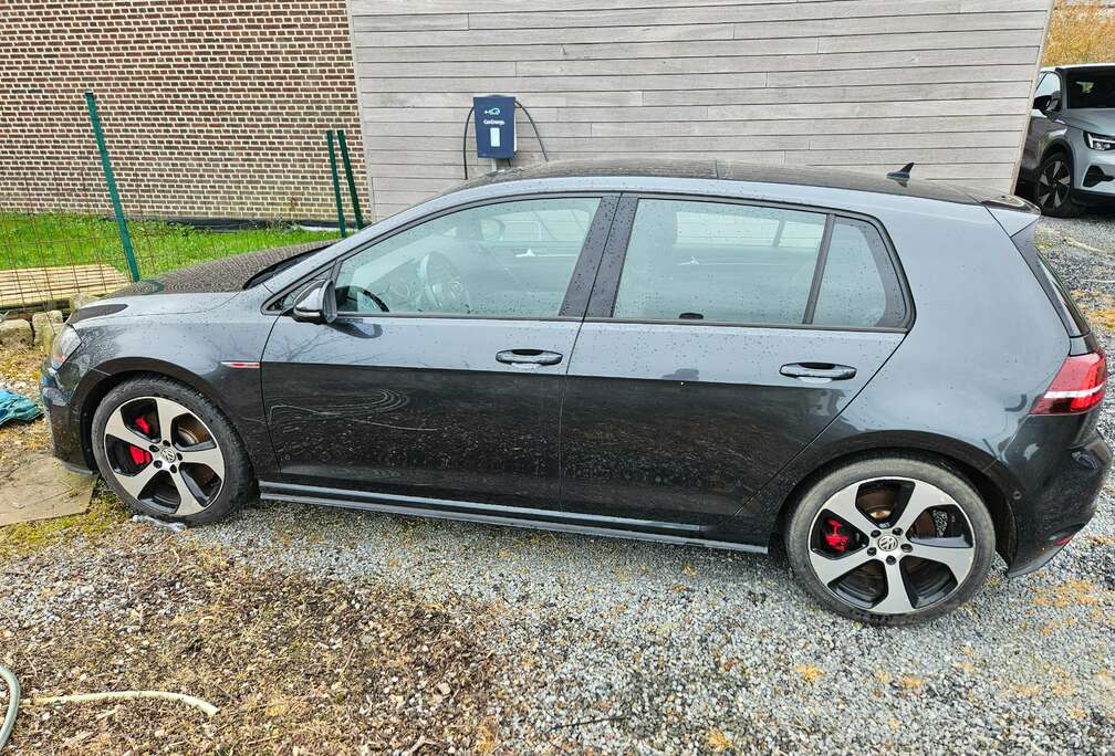 Volkswagen Golf 2.0 TSI Performance