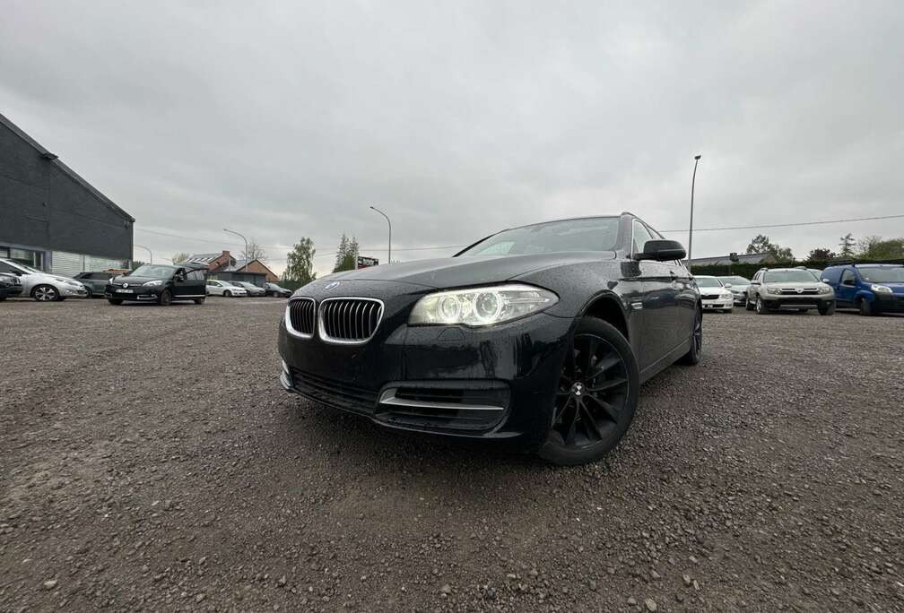 BMW 525d x drive 2.0 full option et carnet d’entreti