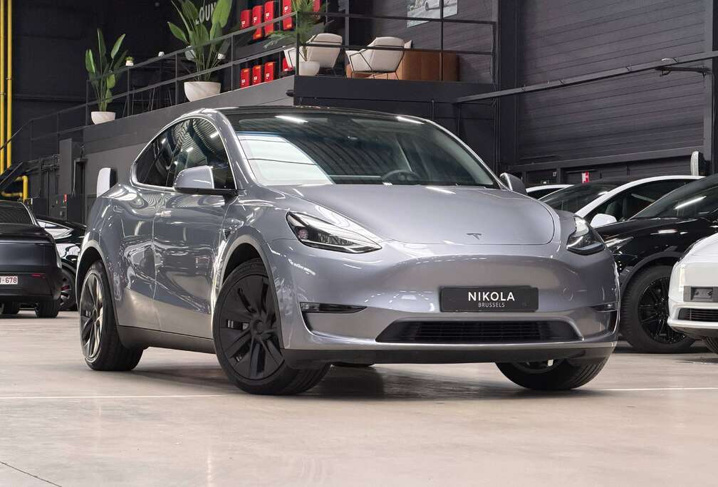 Tesla Model Y LONG RANGE AWD - ENHANCED AP - TOW HOOK