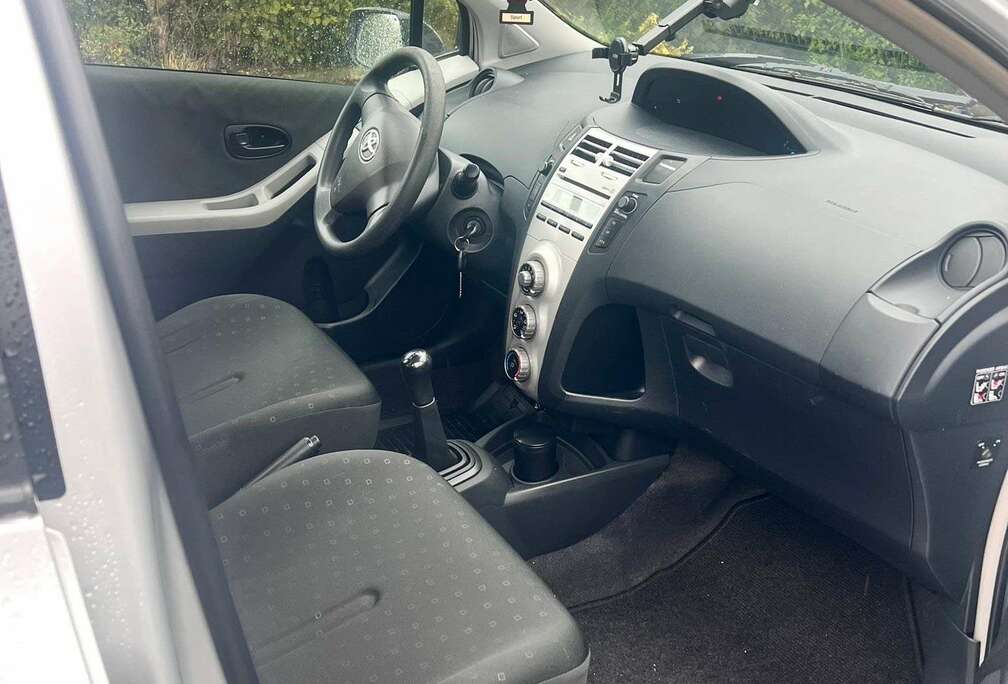 Toyota 1.3i VVT-i 16v Linea Sol MMT