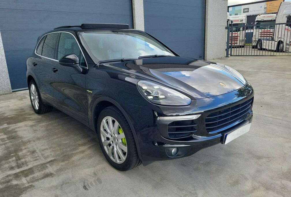 Porsche Cayenne 3.0i V6 PHEV S E-Hybrid Tiptronic S (306 kW)