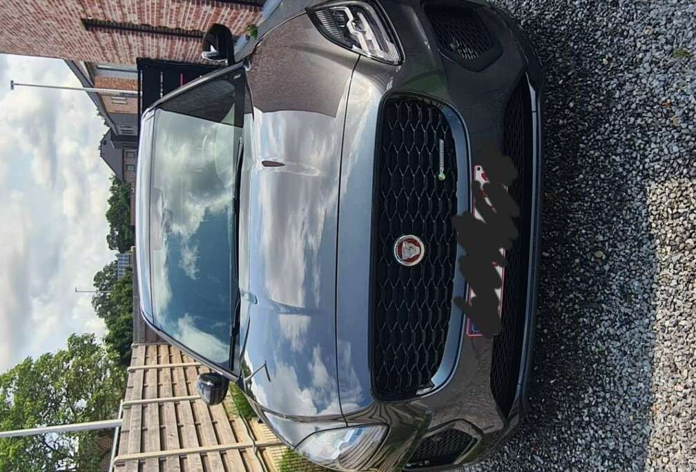 Jaguar 2.0 T MHEV AWD P200 R-Dynamic Black