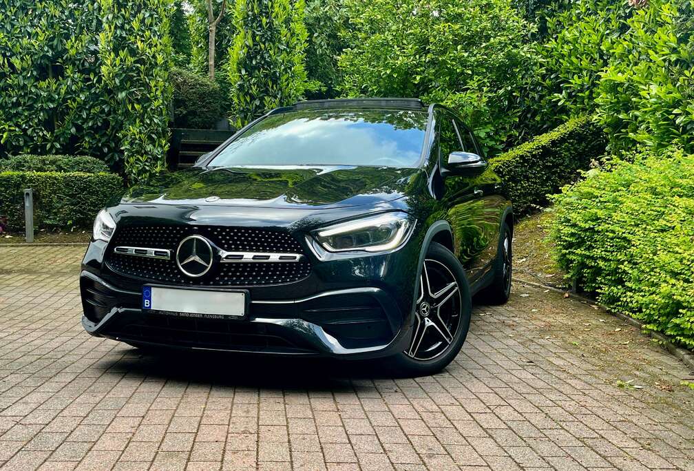 Mercedes-Benz GLA 200d 4-Matic / PANO / PACK AMG / LIGHTING / CAM /