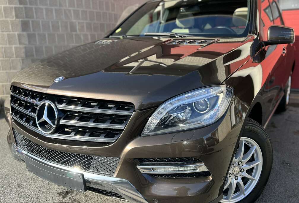 Mercedes-Benz BlueTEC + EURO 6b + CARNET + CUIR + PANO