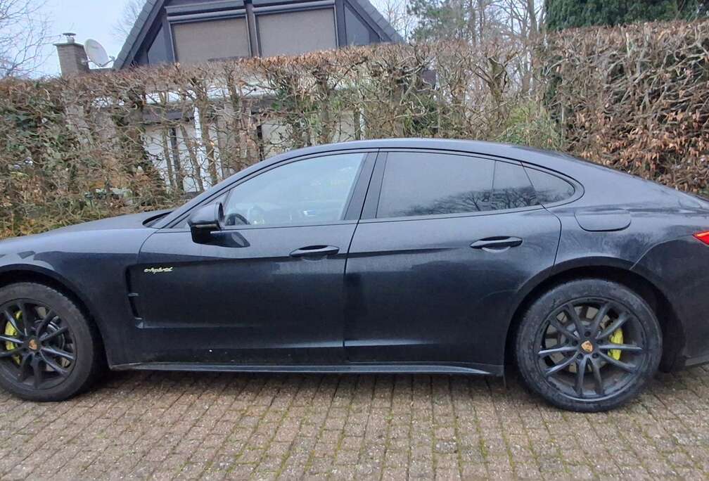 Porsche Panamera 4 e-Hybrid 2.9 V6 (340 kW)