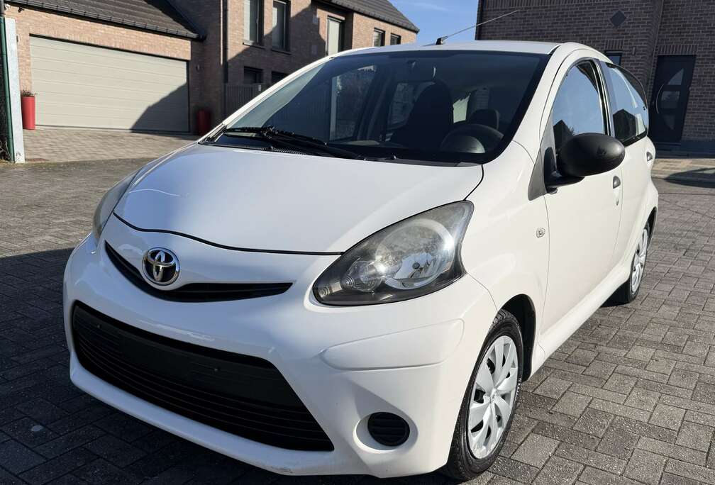 Toyota 1.0i Euro 5b Avec Airco