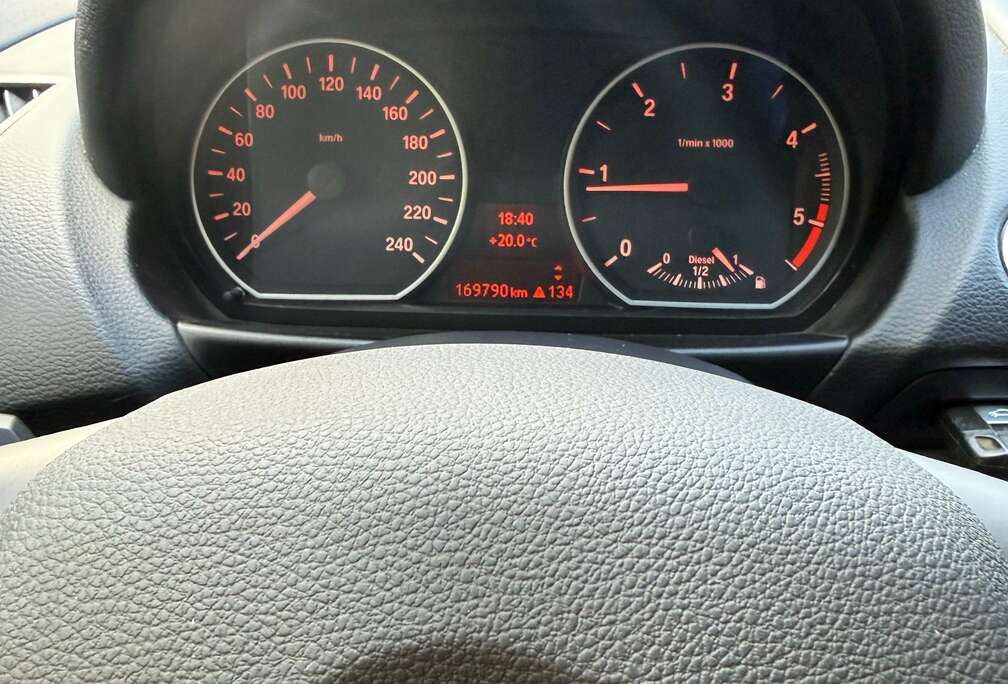 BMW 116 d Crossed Flag