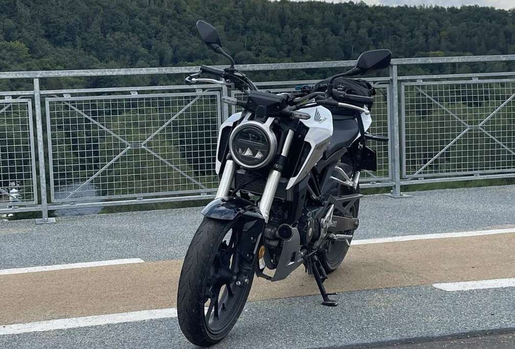 Honda Honda Cb125r 2018  3800€ 0466438605