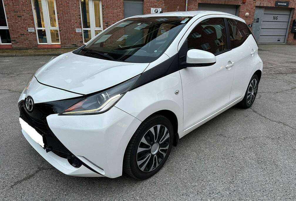 Toyota Aygo 1.0 VVT-i x-clusiv x-shift