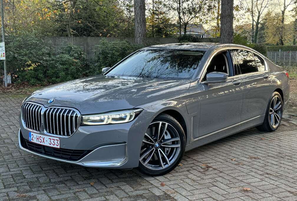 BMW 745e  pano/head up/soft close/massage