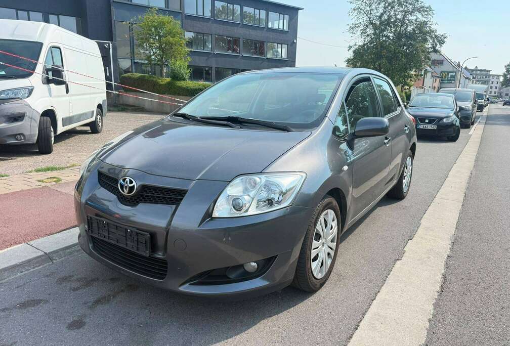 Toyota Auris 1.4 D-4D Edge