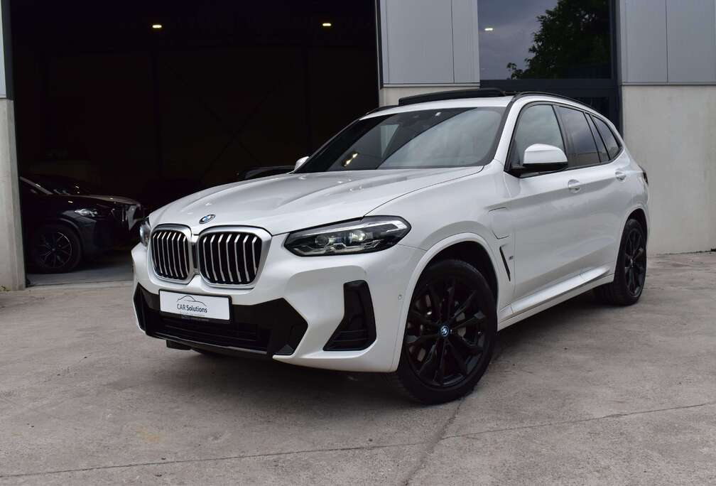 BMW PHEV xDrive30e Pack M *Pano* Black/Pearl White
