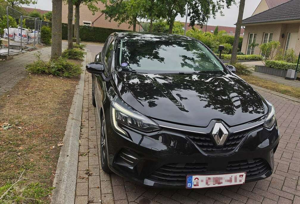 Renault Hybrid 1.6i E-TECH First