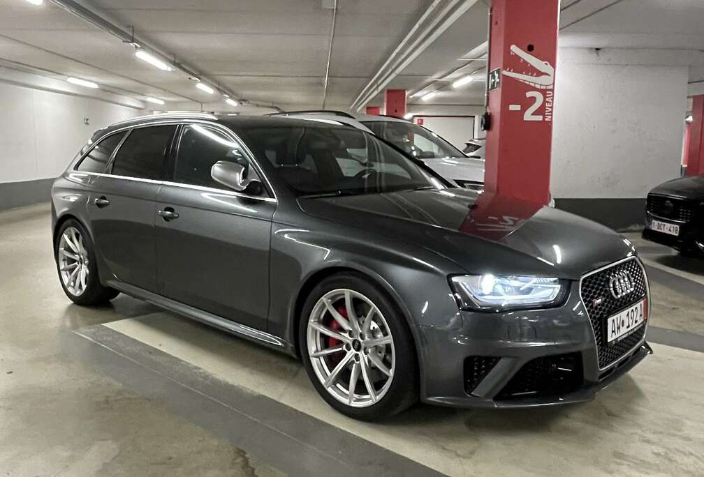 Audi 4.2 V8 FSI Quattro S tronic