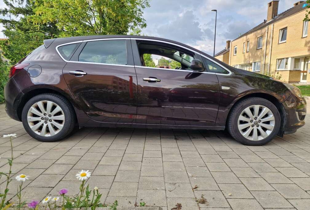Opel 2013 benzine 1.4 Turbo met 141000 km GEKEURD