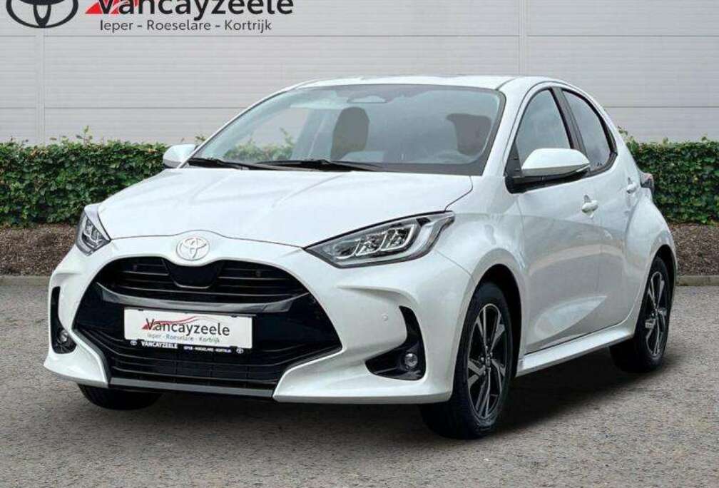 Toyota Iconic+Hi-techpack+cam+nav+sens V+A