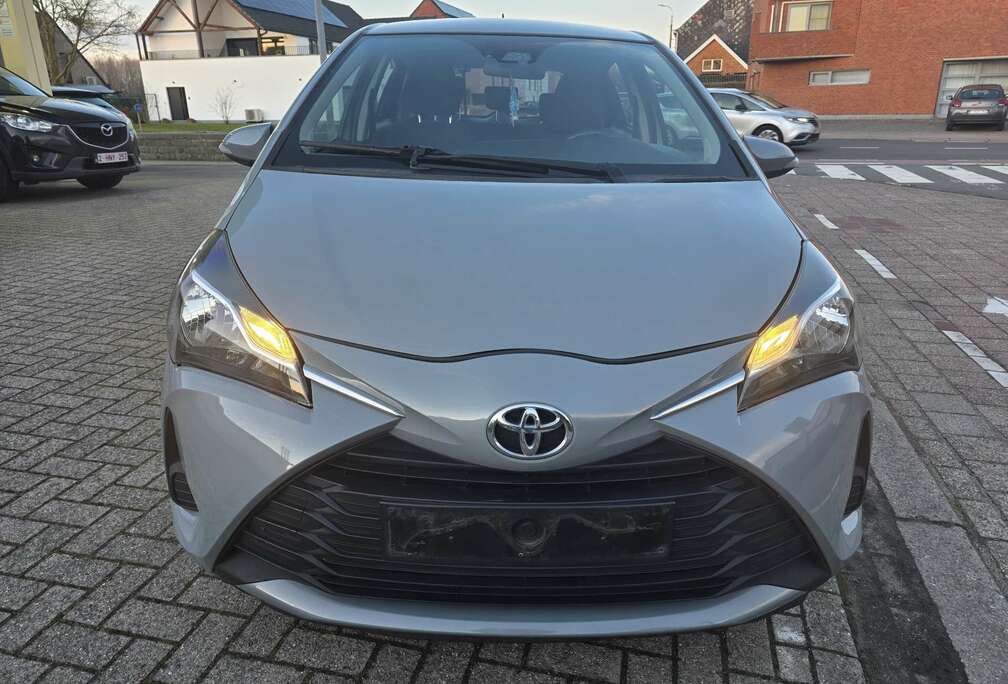 Toyota Yaris 1.0i VVT-i Comfort-1 YAER WARRANTY