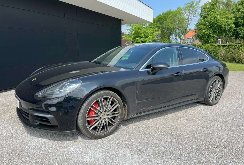 Porsche Panamera 4 E-Hybrid