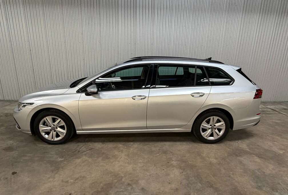 Volkswagen Golf VIII Variant 1.0 e-TSi DSG Life LED Camera