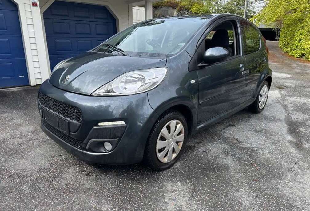 Peugeot Année 2013 Grise foncée 5portes