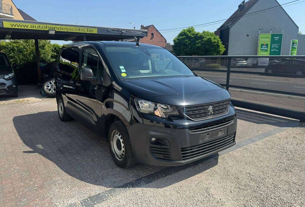Peugeot 1.5 BlueHDI * EXPORT* CAMERA * GPS * APPLE CARPLAY