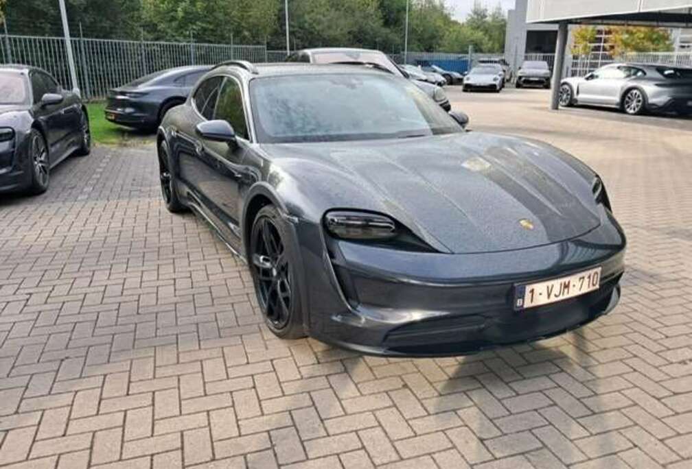 Porsche 4 Cross Turismo Performancebatterie Plus